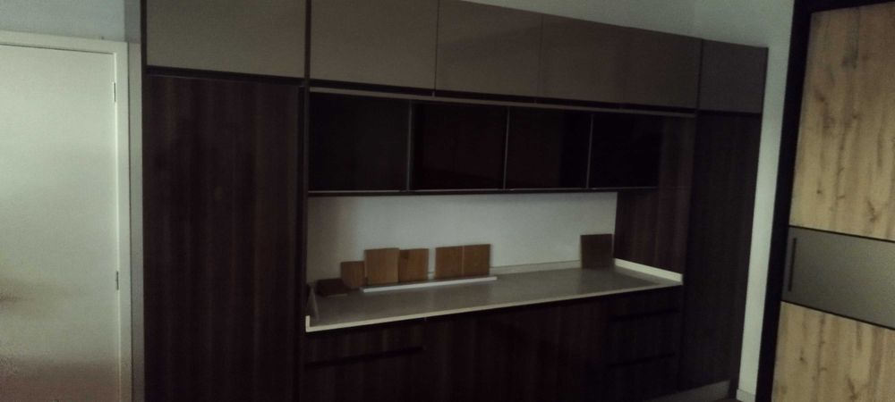 Cozinha nova - 3,60x0,60x2,40 em tons de castanho