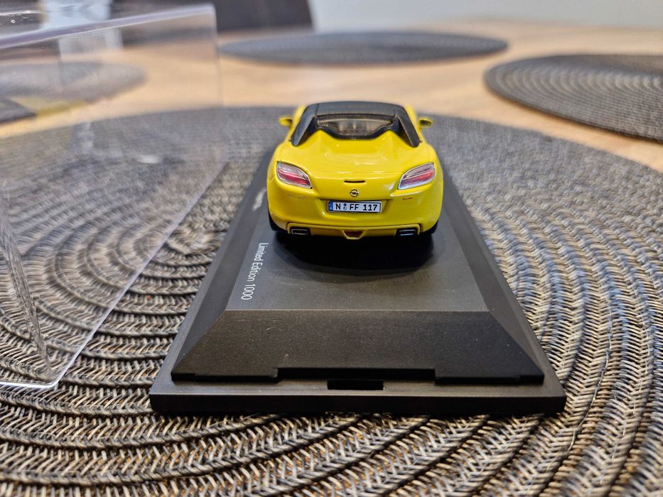Opel GT cabrio żółty limit 1000 szt Schuco 1:43
