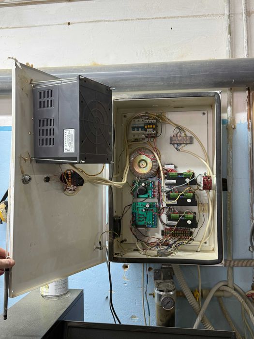 Фрезерний ЧПУ верстат MF9050 гвинтовий (робочий, 3КВт)