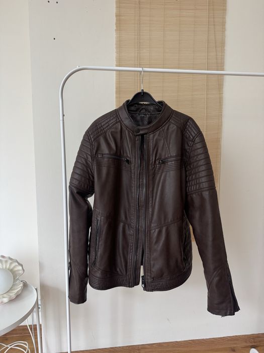 Коричнева вінтажна шкіряна куртка