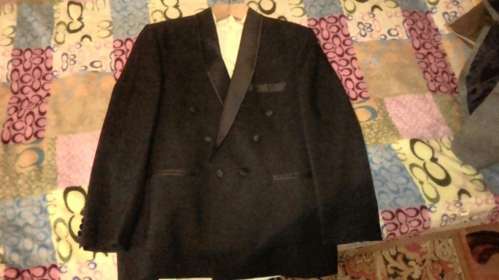 Продам смокин костюм тройку