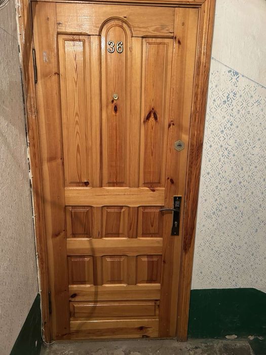 Двері вхідні в квартиру або будинок