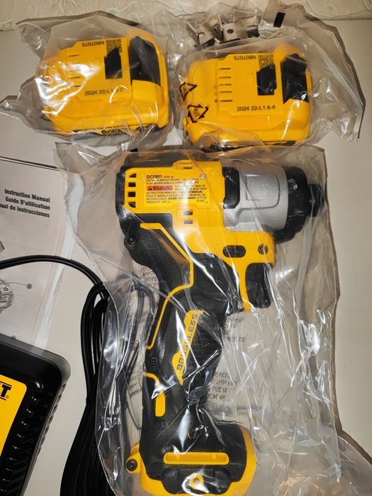 Оригінальний комплект DCK221F2 XTREME 12V MAX