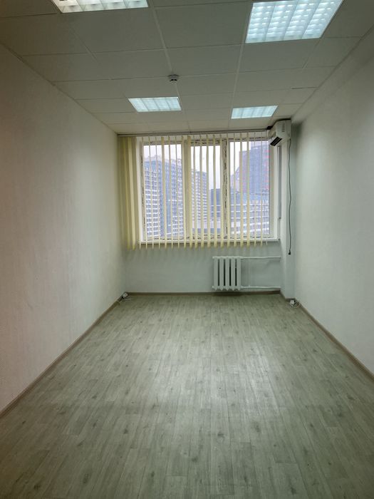 Здам офіс 17 м2, бізнес центр біля метро Лівобережна,вул. Сверстюка 19