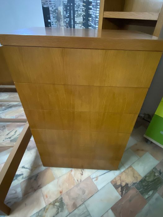 Diversos camiseiros altos