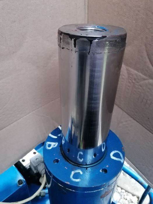 Pompa hydrauliczna z silnikiem i tłokiem