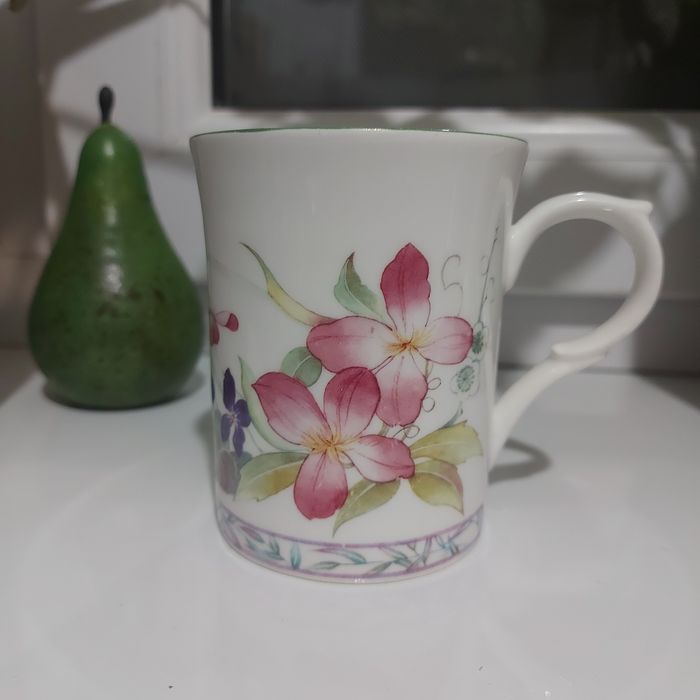 Кружка из тонкого костяного фарфора  Kingsbury, Bona China.