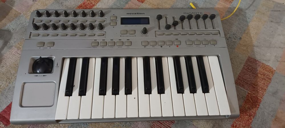 Novation 25 remote teclado  35€