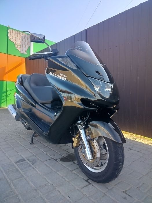 Макси скутер Yamaha Madgesty 250rr