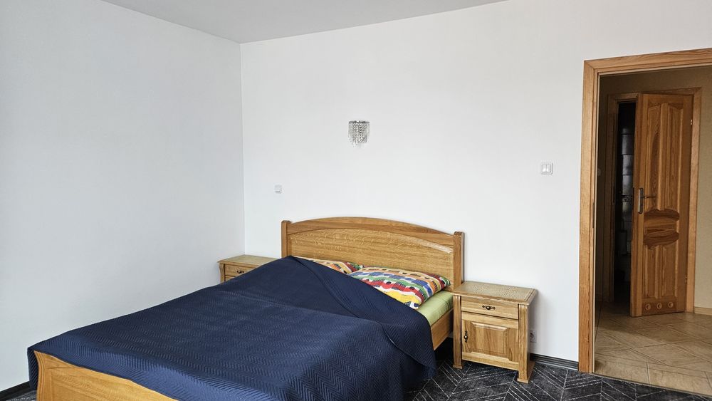 Pokoje i apartamenty z balkonami