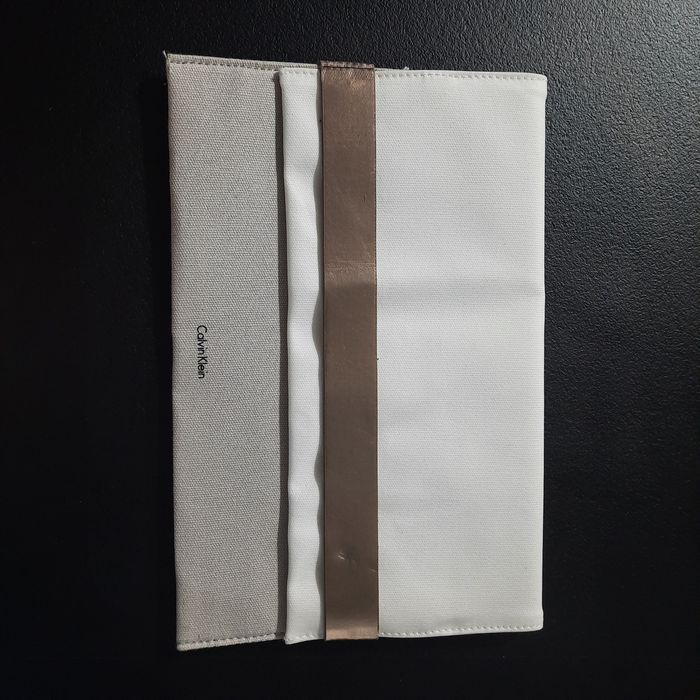 Kopertówka kosmetyczka Calvin Klein