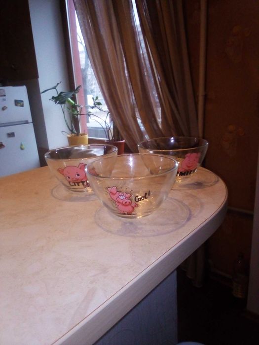 Скляні салатники 25грн/шт