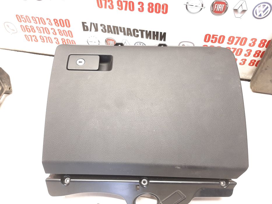 Бардачок пасажира vw Passat B6 3c11857097