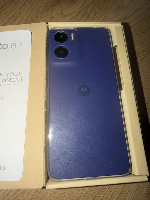 Телефон moto e15
