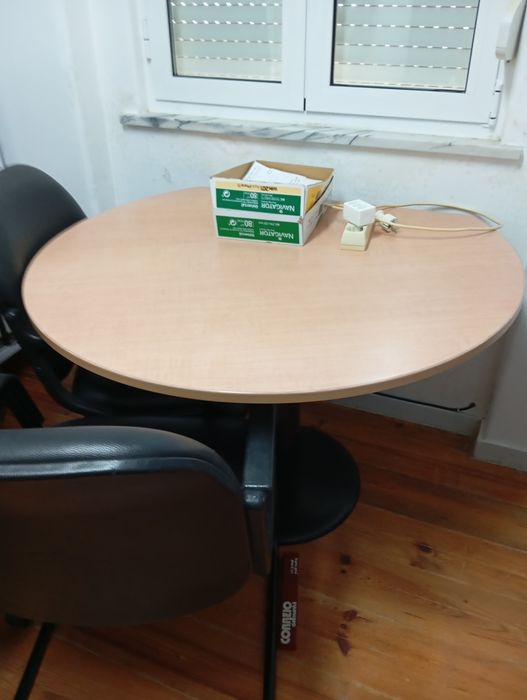 Mobiliário de escritório em bom estado