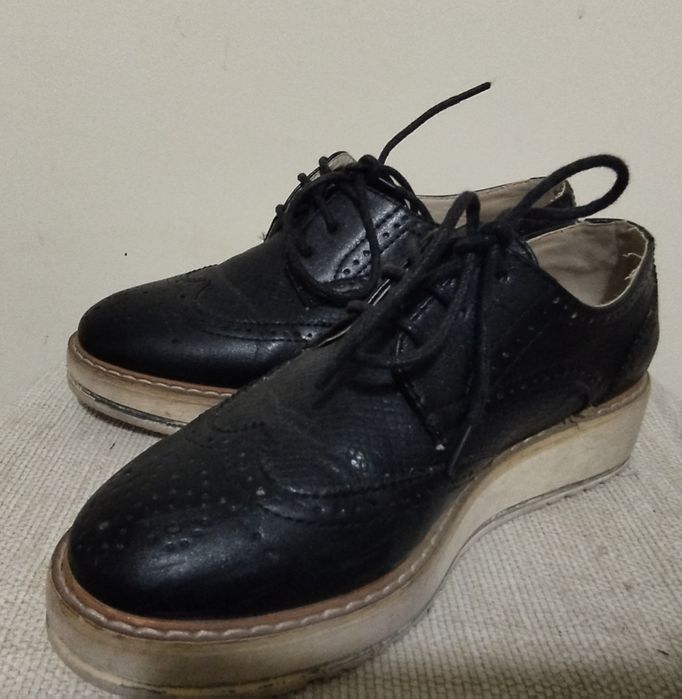Sapatos pretos de mulher tamanho 36
