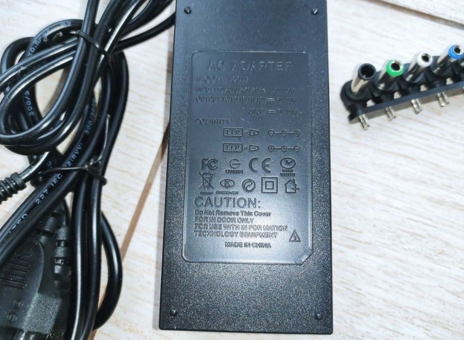 Универсальная зарядка для ноутбуков и т.д., зарядка в авто