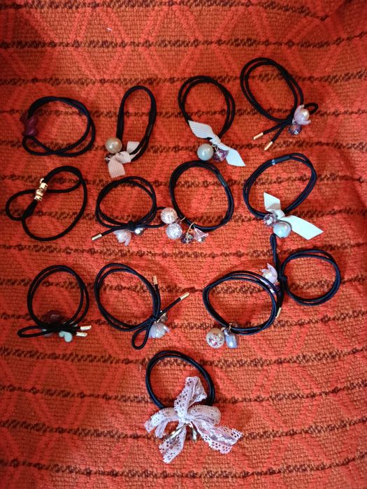 Gumki do włosów.