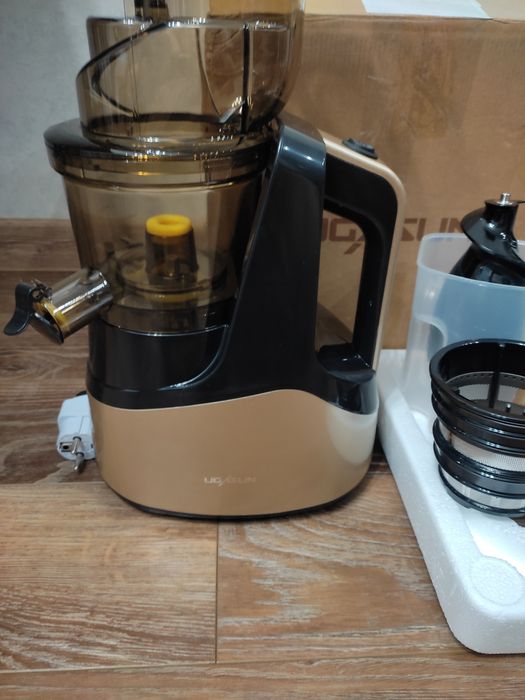 Шнековая соковыжималка 3 насадки холодный отжим