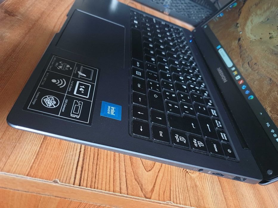 Laptop Medion E14223. Nowoczesny, lekki i praktyczny