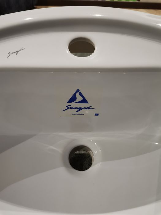 Умывальник врезной Испания