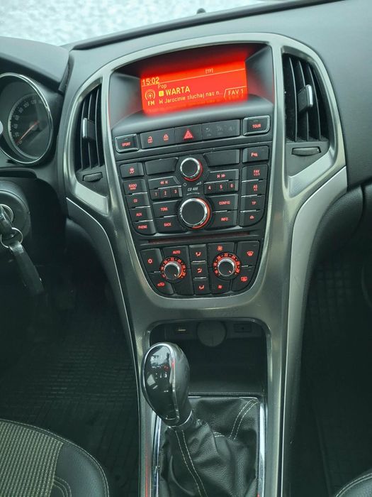 Auto opel astra 2012