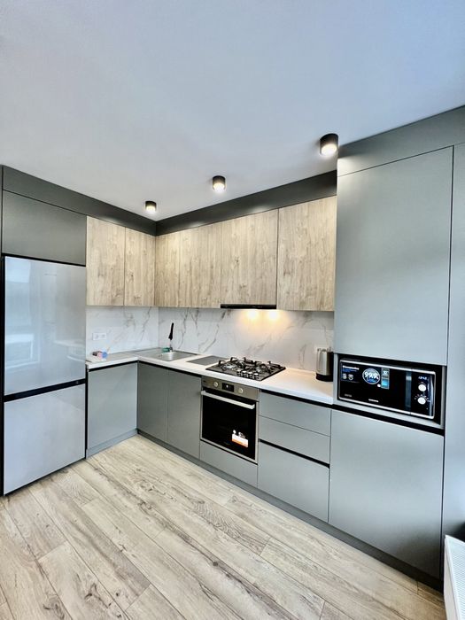 Подобово!2-х кімнатна квартира . Центр.вул. Коновальця 37