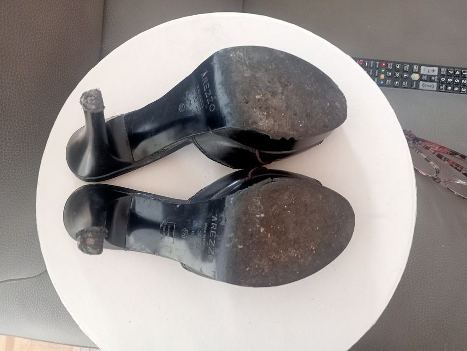 Sandálias Arezzo pretas pele genuína 37