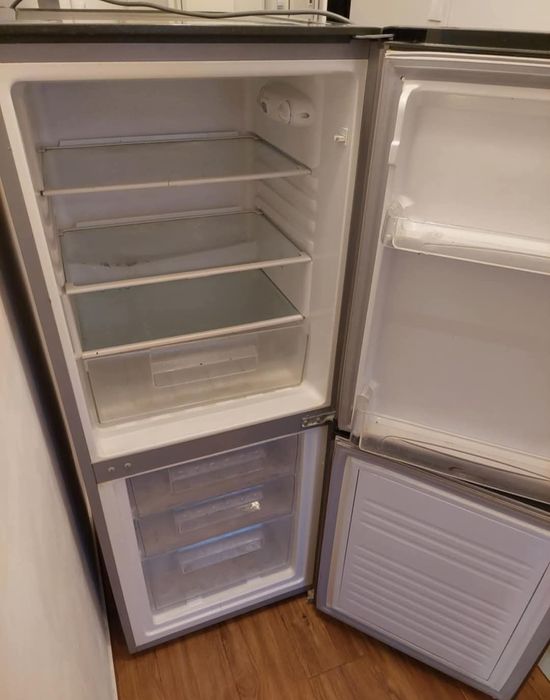 Lodówka srebrna firmy Candy wys. 140cm