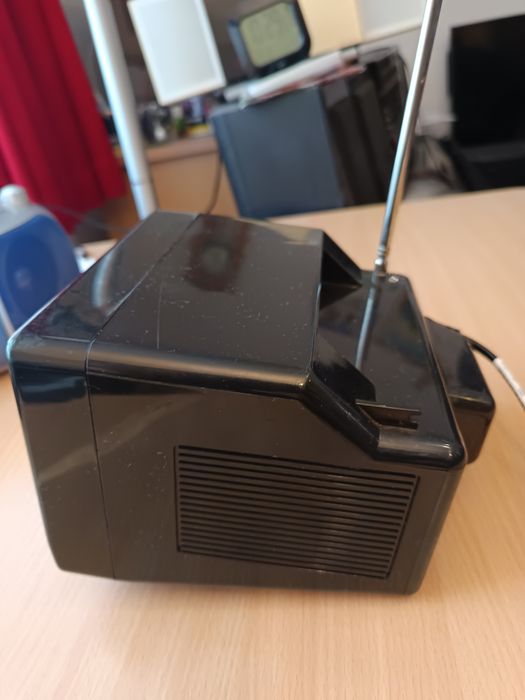 Telewizorek mini Intervision