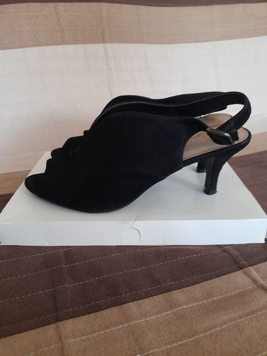 Sandały zamszowe czarne roz 7 Footglove