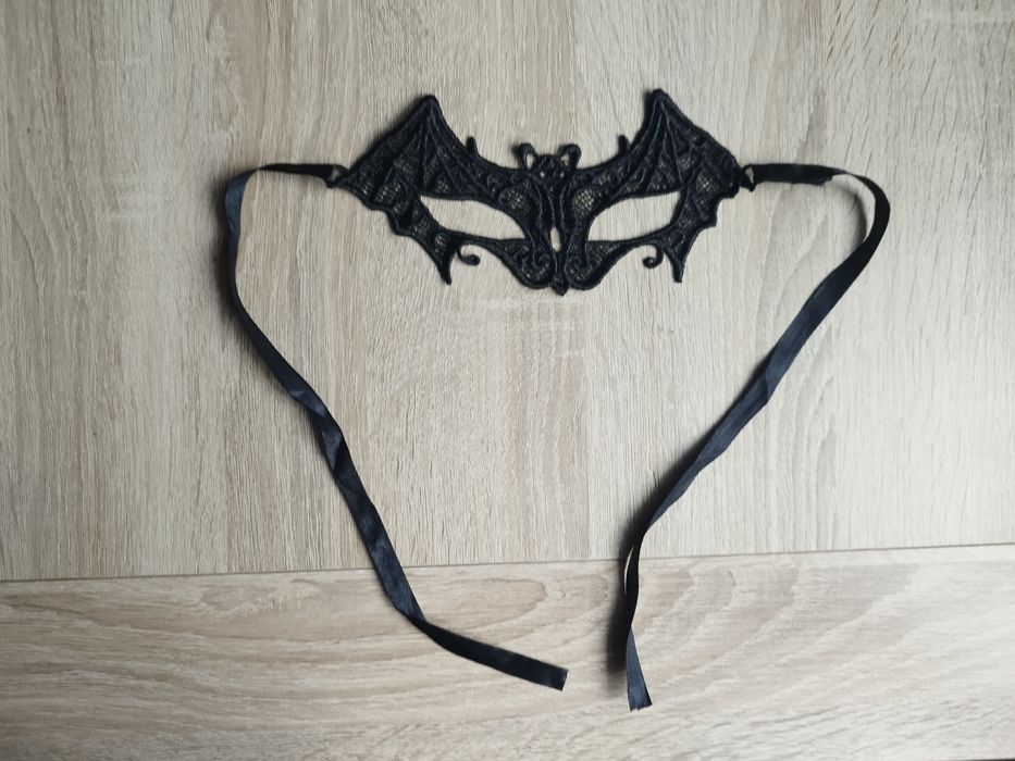 Koronkowa maska damska