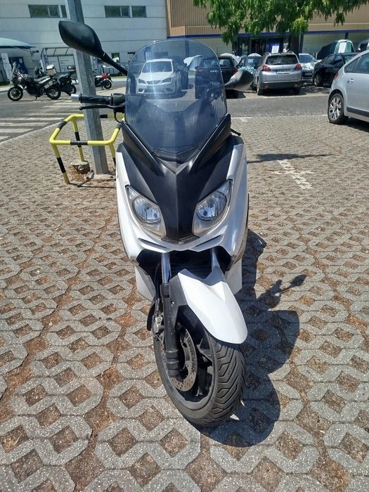 Yamaha XMAX 250