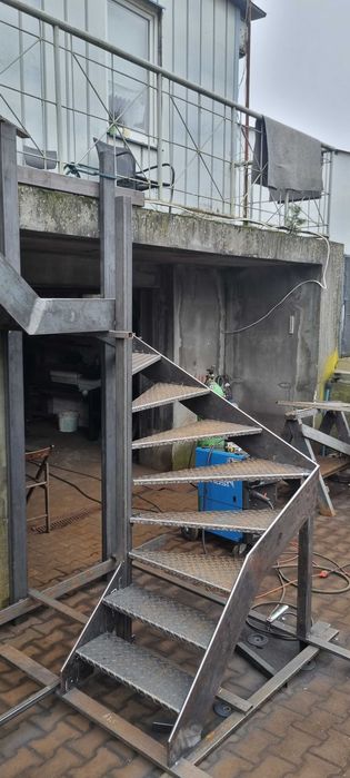 Schody stalowe, balustrady stalowe