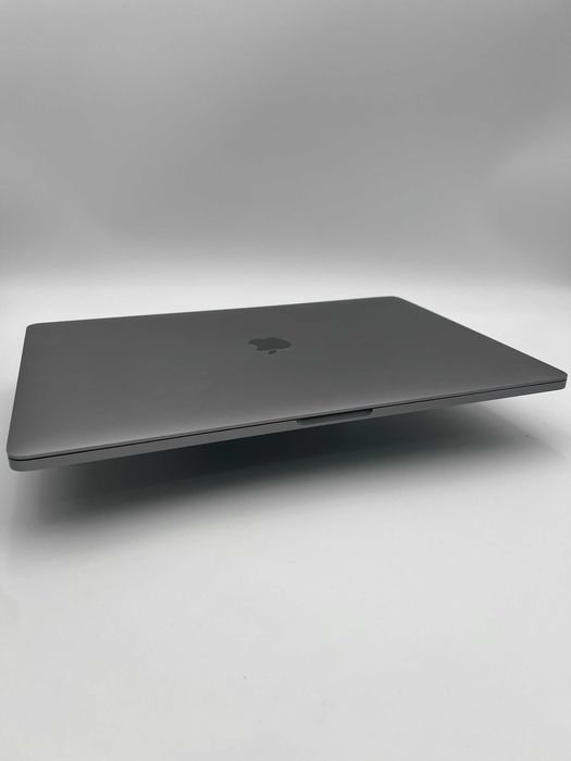 MacBook Pro 16" Touch Bar, 8-core CPU, 32 GB RAM, 1 TB SSD, AMD Radeon 8 GB64740525666179123