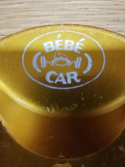 Cinzeiro antigo em metal da Bébécar - RARO!