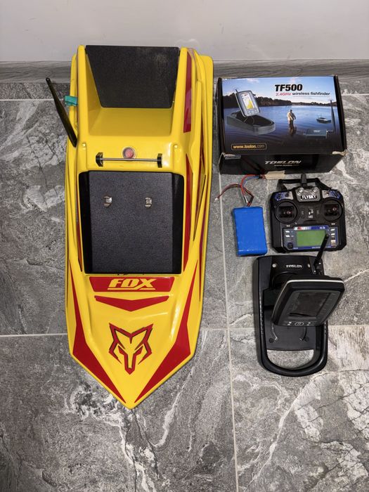 Продам карповый кораблик Fox