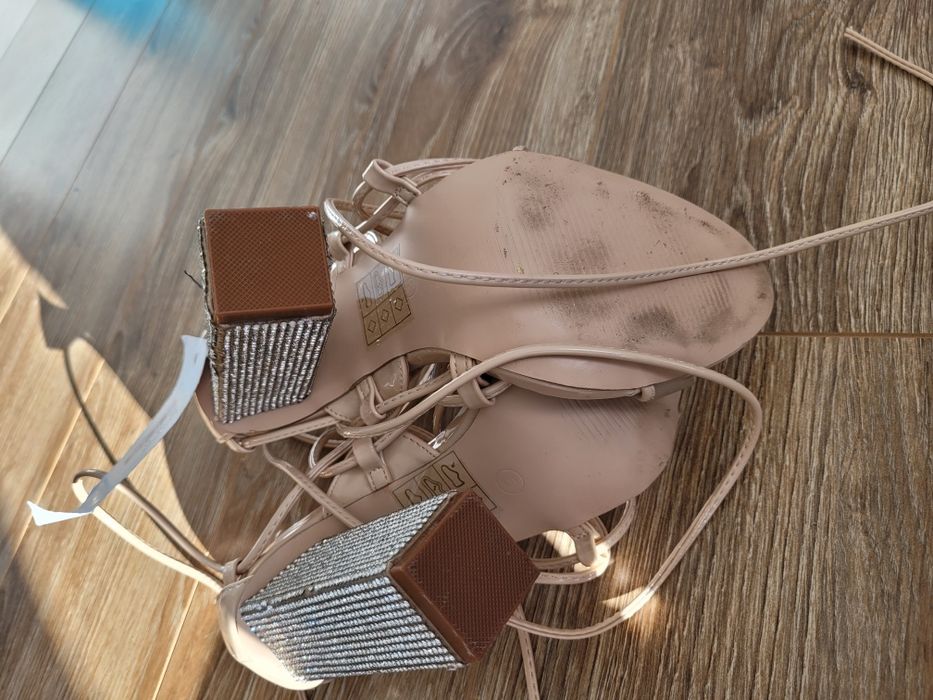 Nowe pantofle na wysokim obcasie r. 38