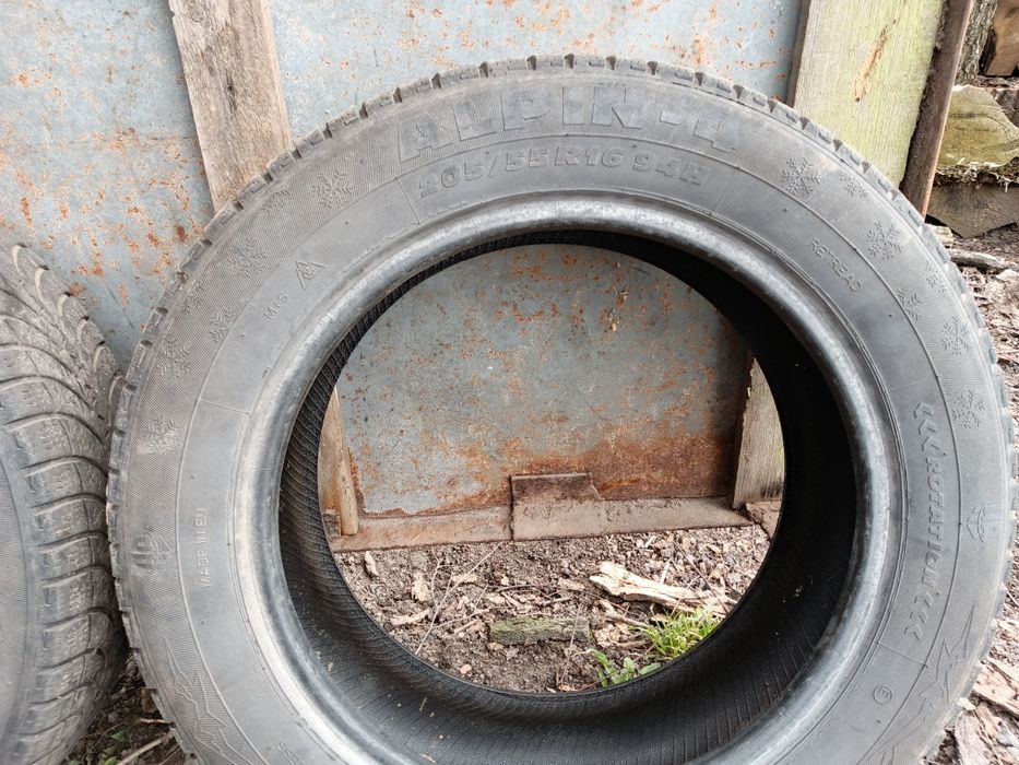 Продам дві покришки ALPINE-4