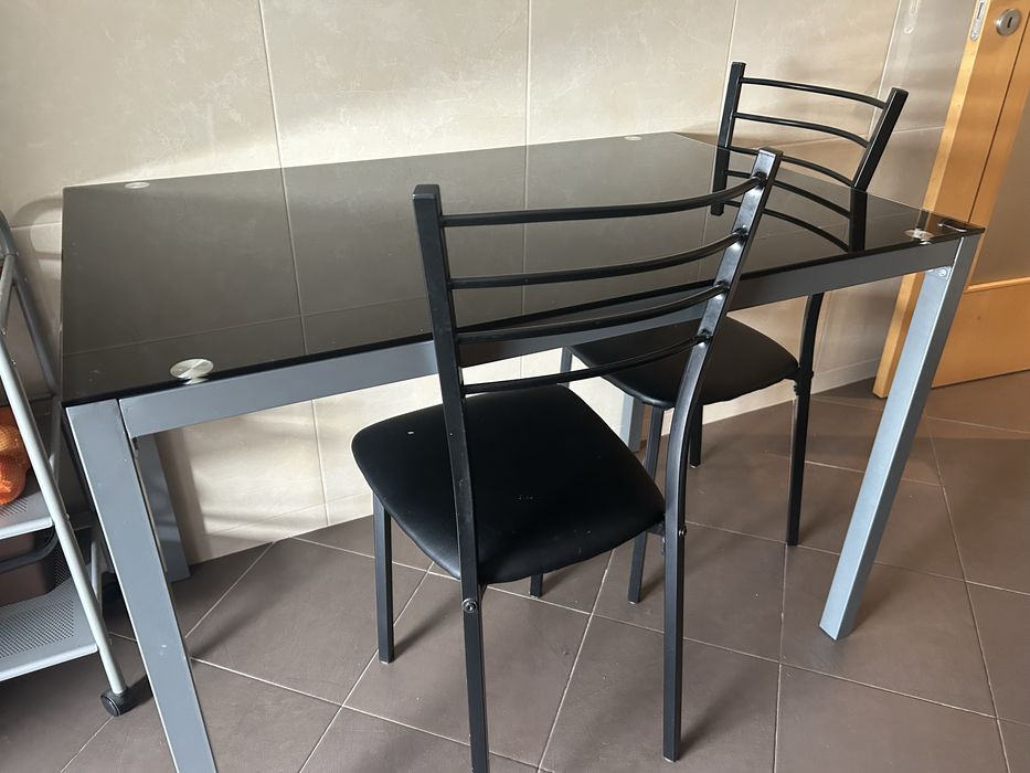 Mesa preta cozinha