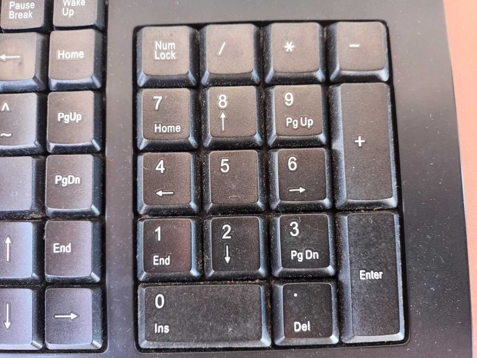 Monitor+Teclado+Colunas