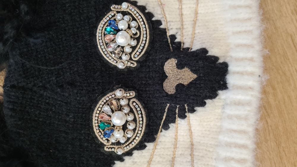 Czapka Kot Kotek. Uszy duże pompony. Wąsy. Oczy z cyrkonii kryształy.