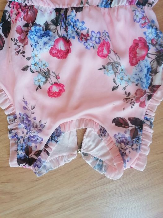 Sukienka mini S w kwiaty na podszewce