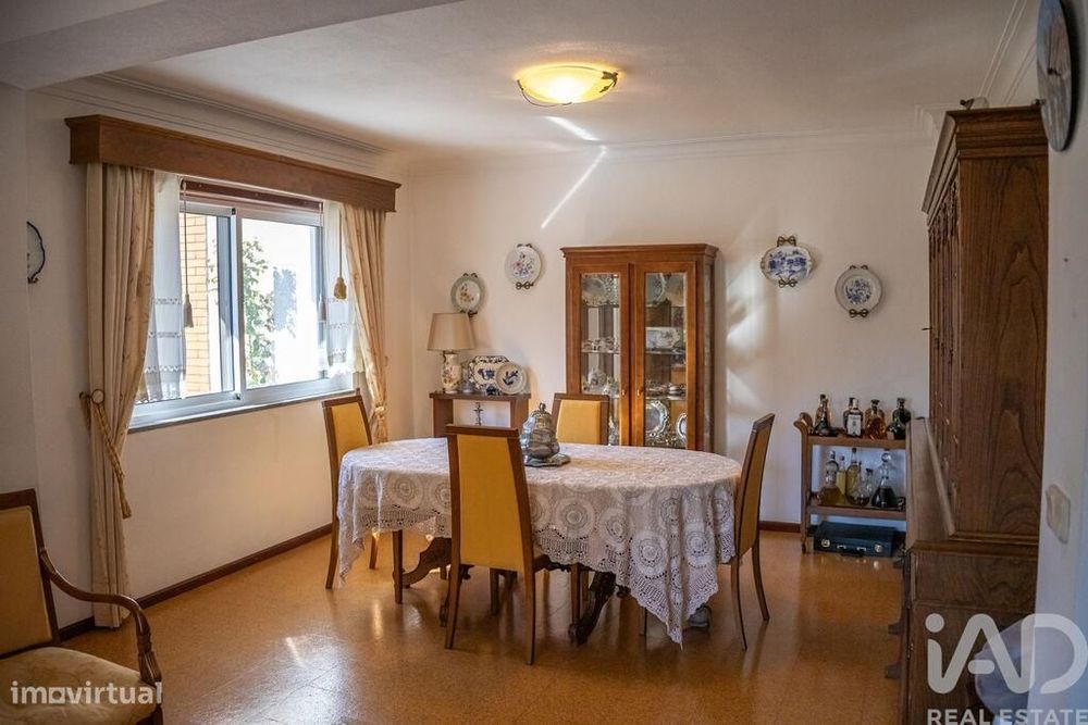 Casa / Villa T4 em Sé, Santa Maria e Meixedo de 200 m2