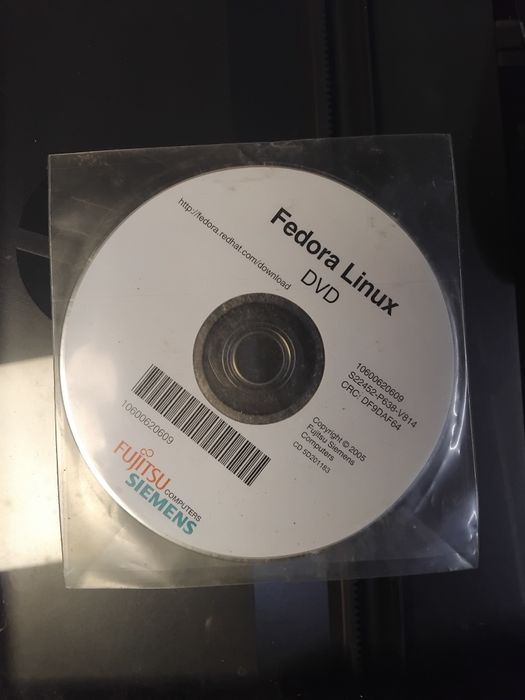 Płyta z systemem operacyjnym Fedora Linux