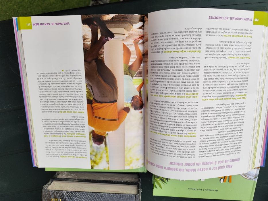 Livros Viva Melhor e Bíblia Sagrada