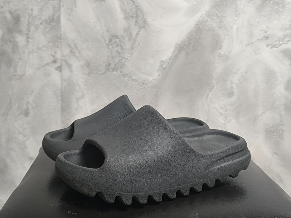 Дитячі шльопанці Adidas Yeezy slides розмір 34 21 см