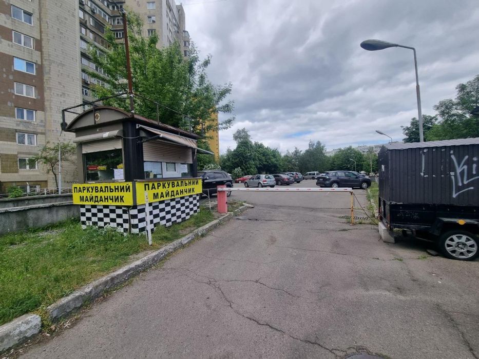 Оренда паркомісць вул. Левка Лук’яненка, 2Л