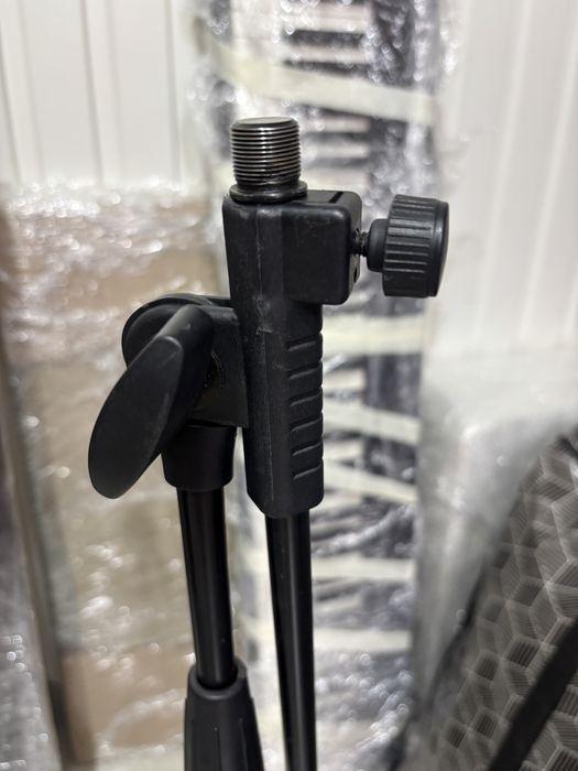Pedestal microfone