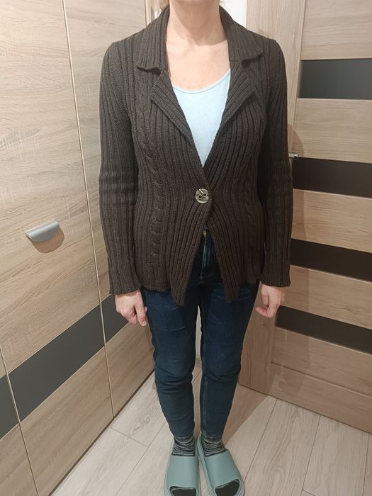 Brązowy sweter rozpinany
